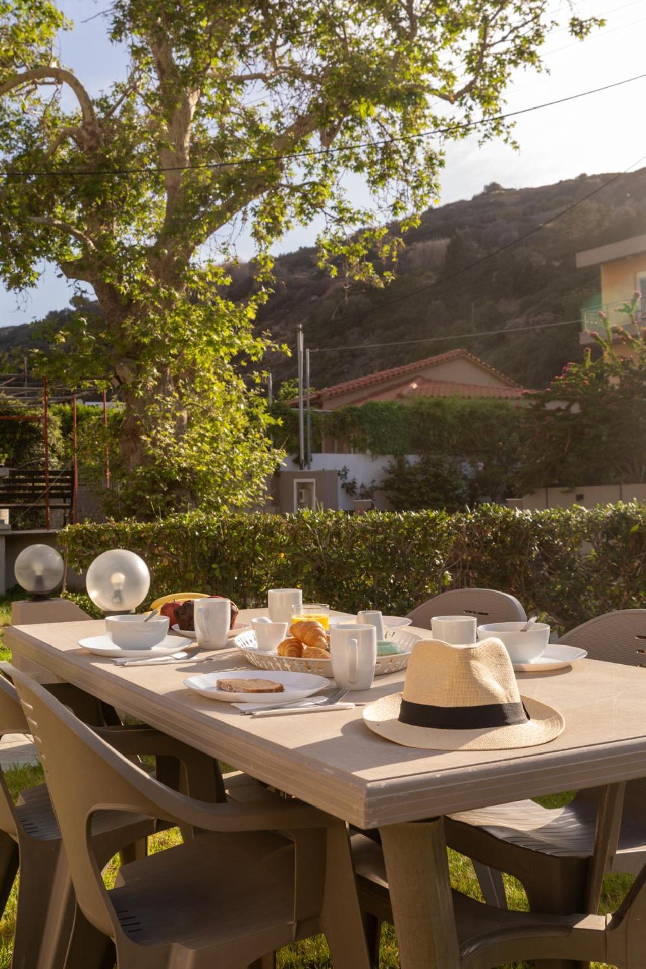 Elio A 1Bdr Apt With Garden 1 Min From The Beach By Hospi Heraclión Exterior foto